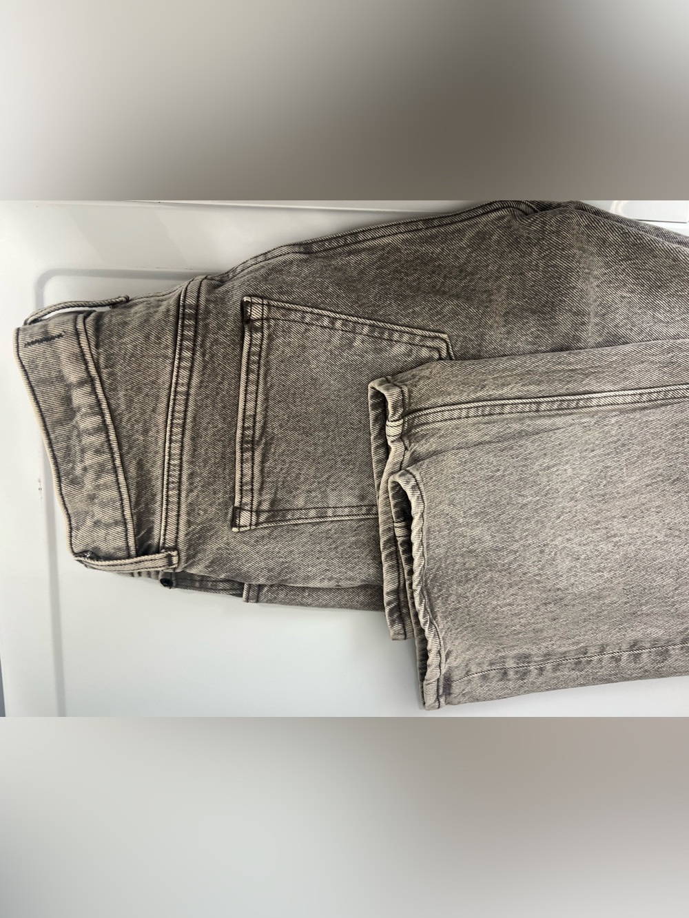Abercrombie & Fitch The 90s Straight Ultra High Rise Jeans in Gray Wash
